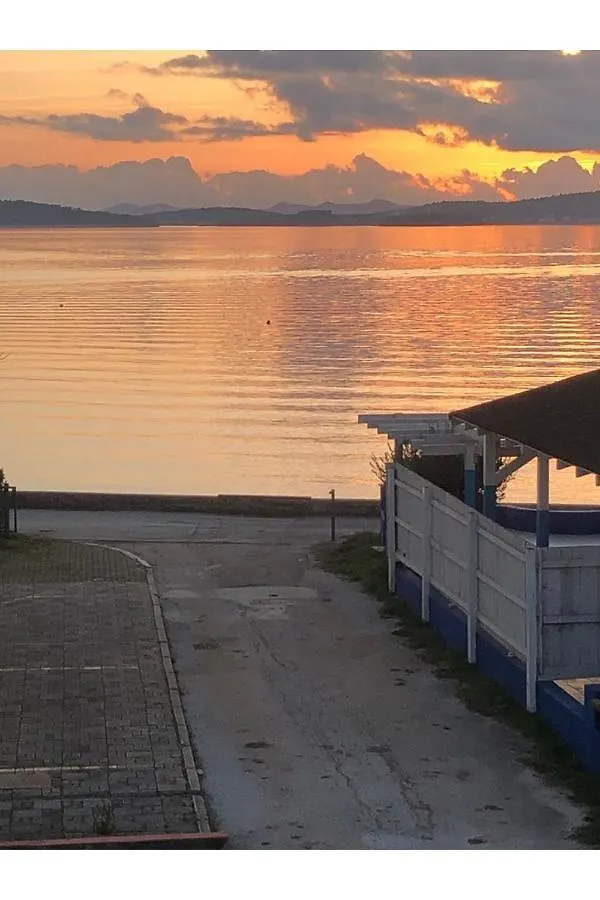 Beach Front Paradise Apartment Sukosan