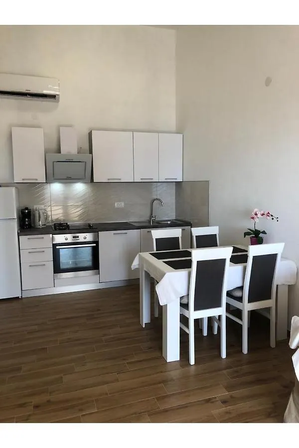 Beach Front Paradise Apartment Sukosan